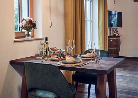 Gedeckter Tisch mit Jause